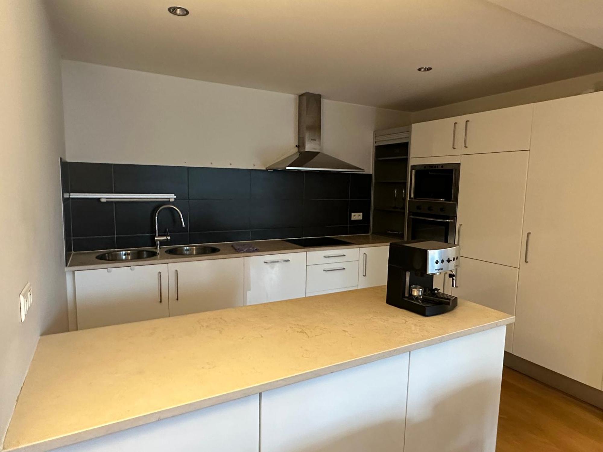 Apartment 2 Bedroom In Lovely Louise Area *