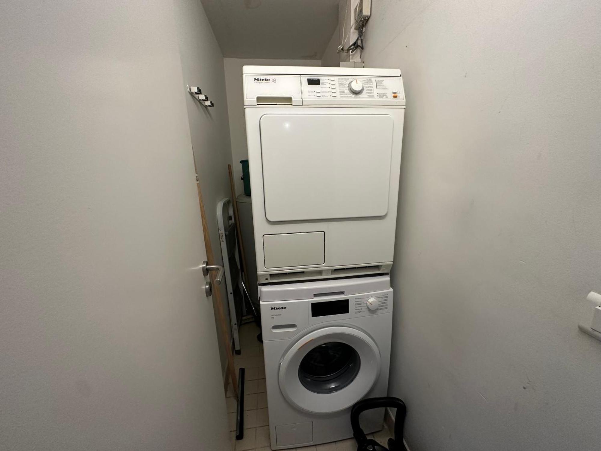 2 Bedroom In Lovely Louise Area Apartment