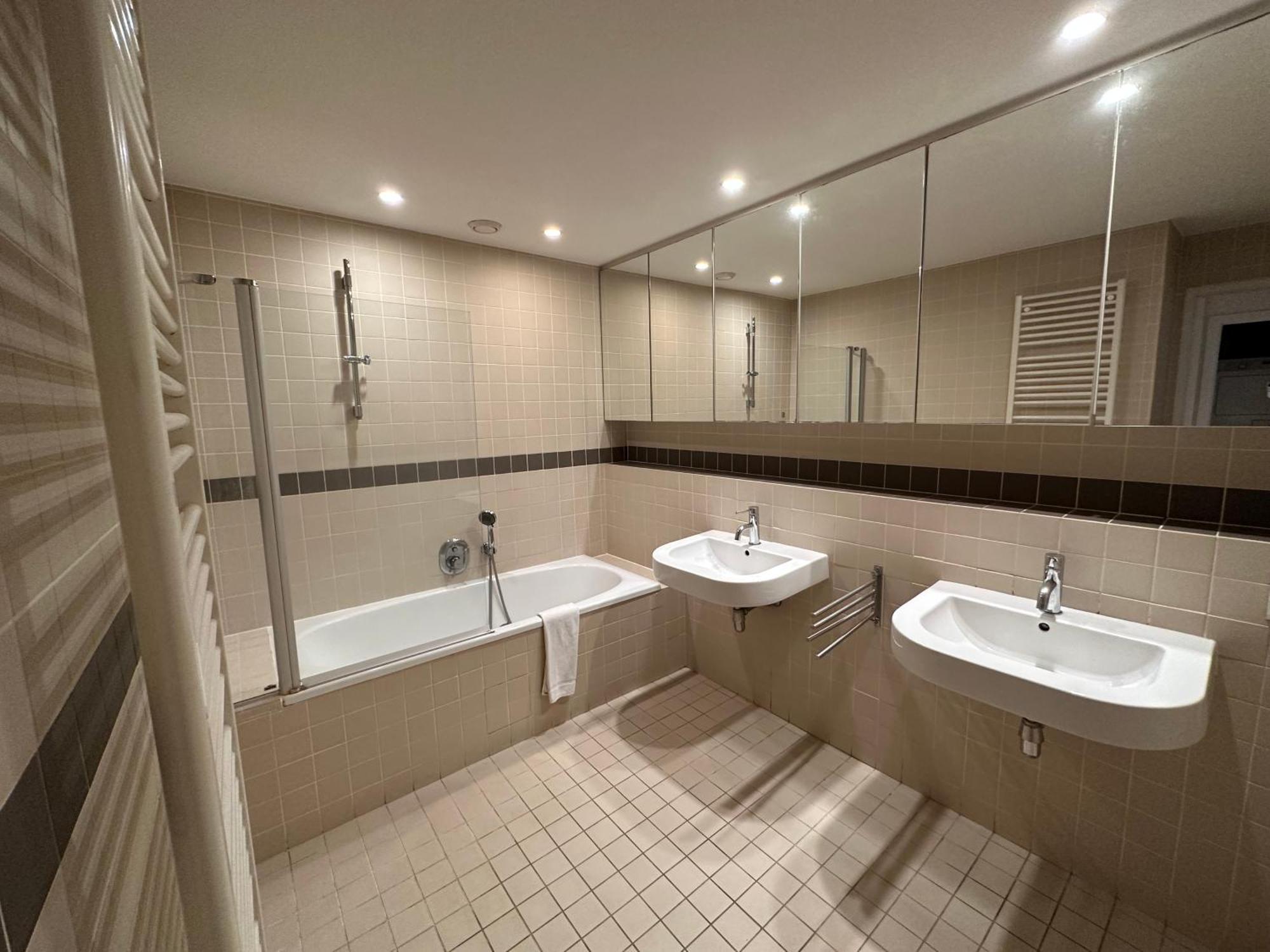 Apartment 2 Bedroom In Lovely Louise Area