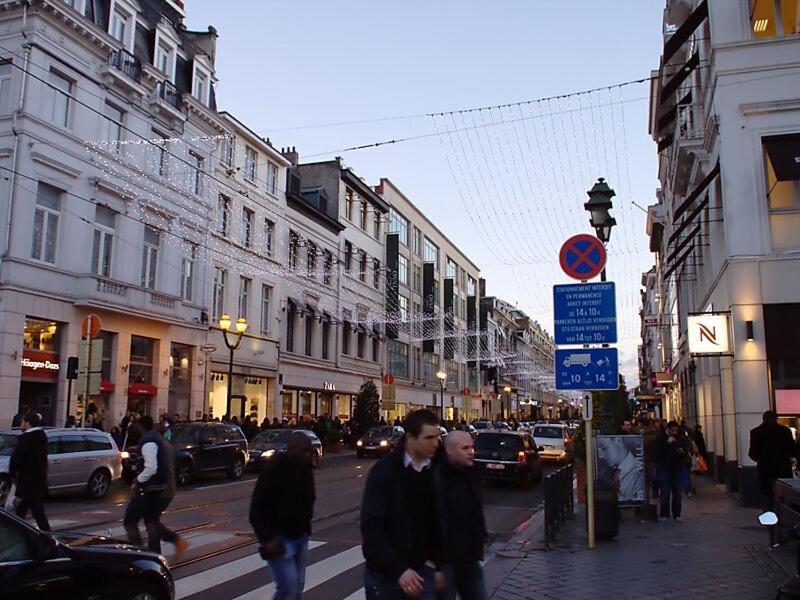 2 Bedroom In Lovely Louise Area Appartamento *