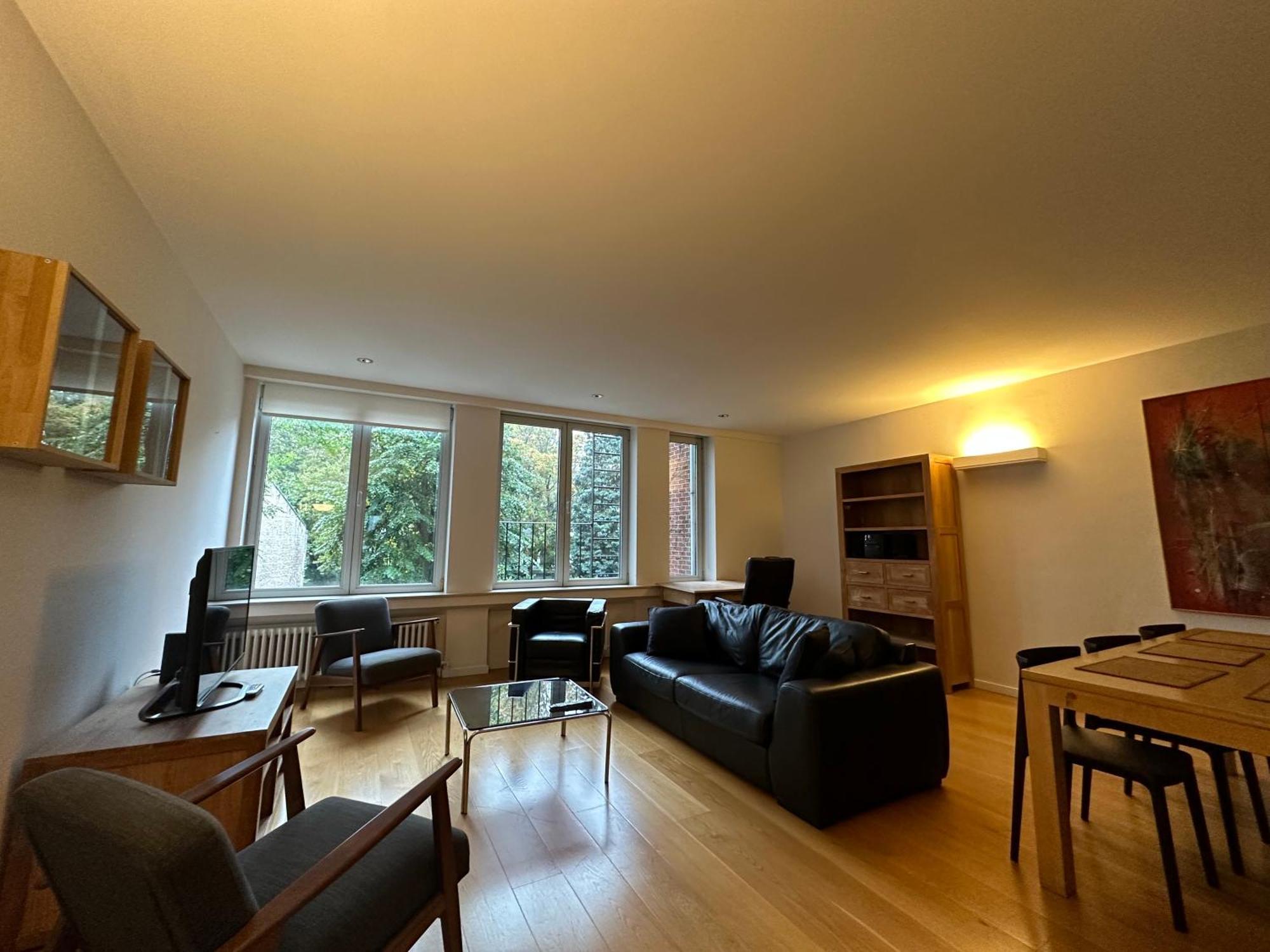 2 Bedroom In Lovely Louise Area Bruxelles