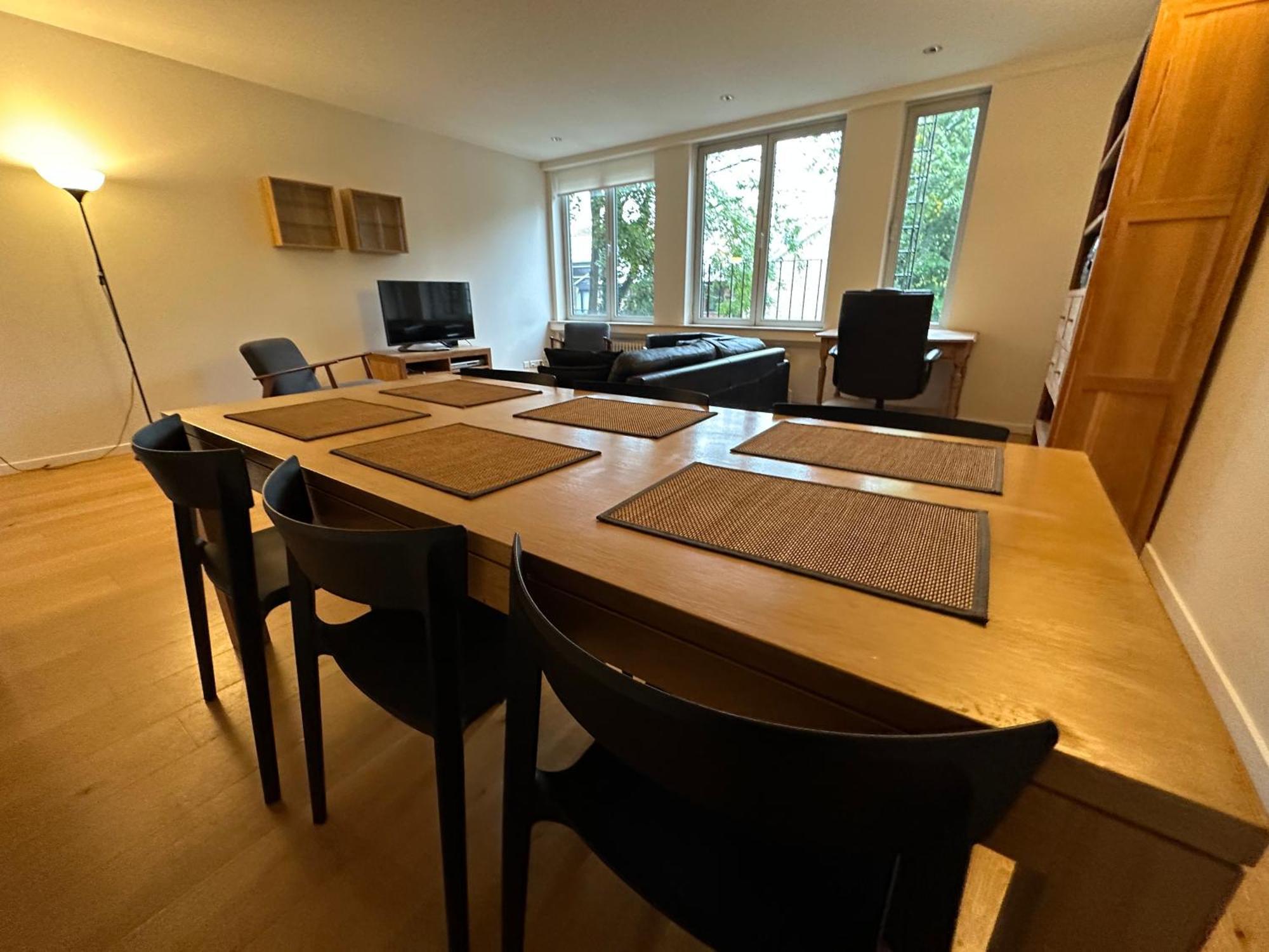 2 Bedroom In Lovely Louise Area Bruxelles